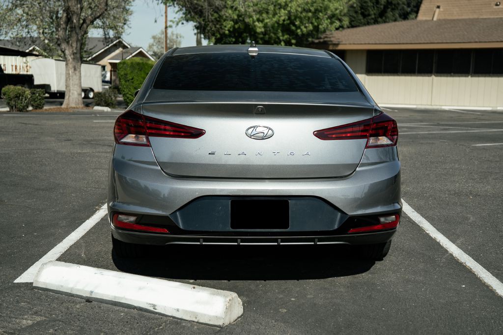 2019 Hyundai Elantra Image 8