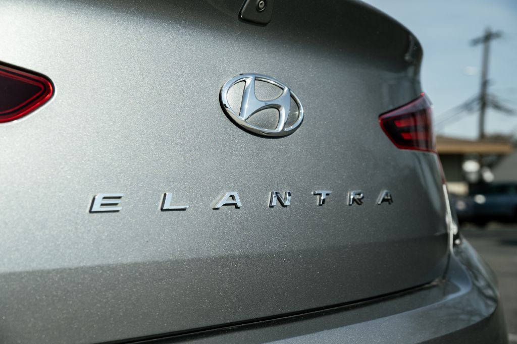 2019 Hyundai Elantra Image 14