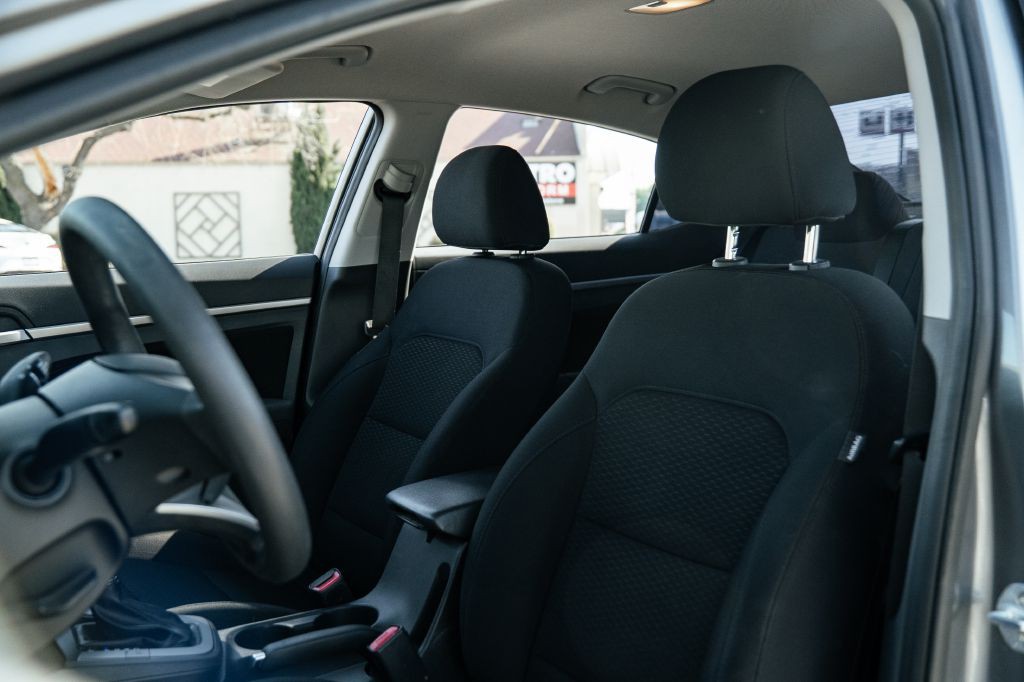 2019 Hyundai Elantra Image 16