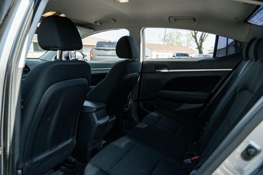 2019 Hyundai Elantra Image 17