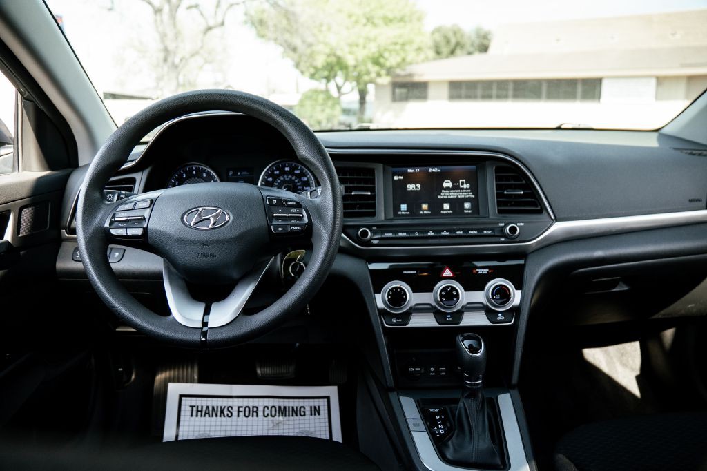 2019 Hyundai Elantra Image 19