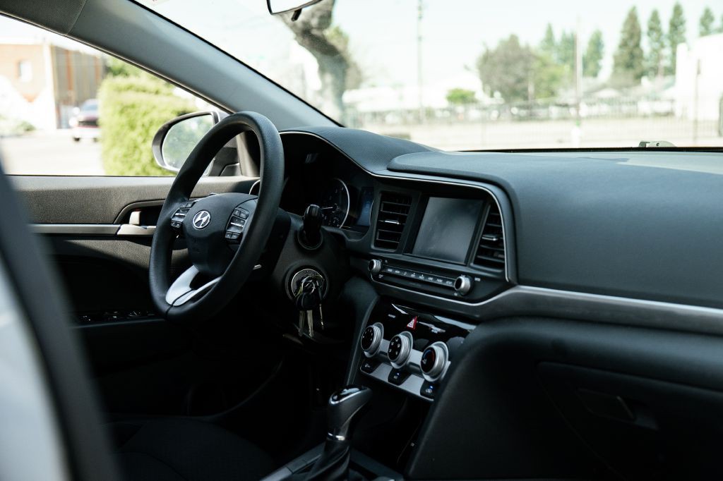 2019 Hyundai Elantra Image 23
