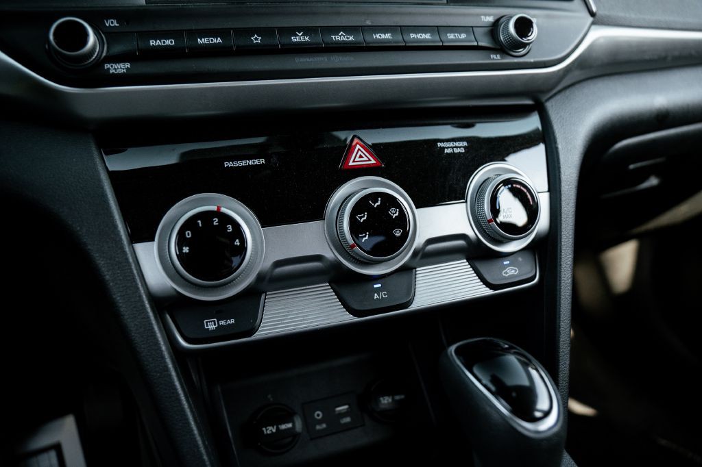 2019 Hyundai Elantra Image 35