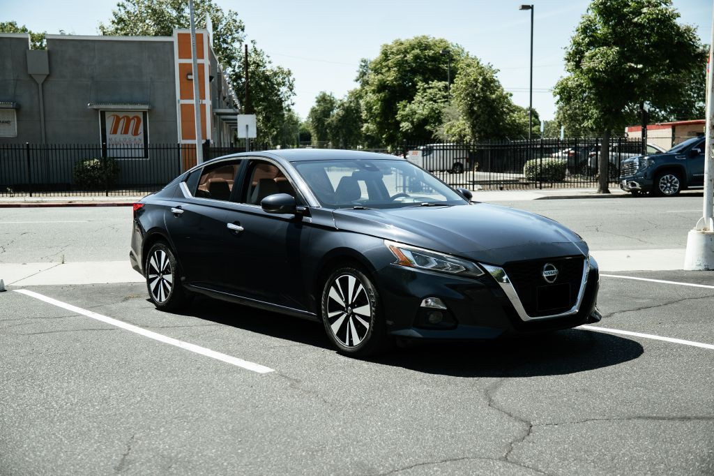 2019 Nissan Altima Image 2