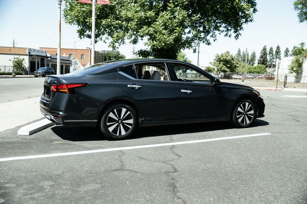 2019 Nissan Altima Image 10