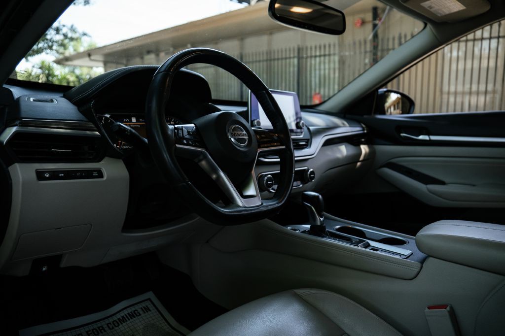 2019 Nissan Altima Image 17