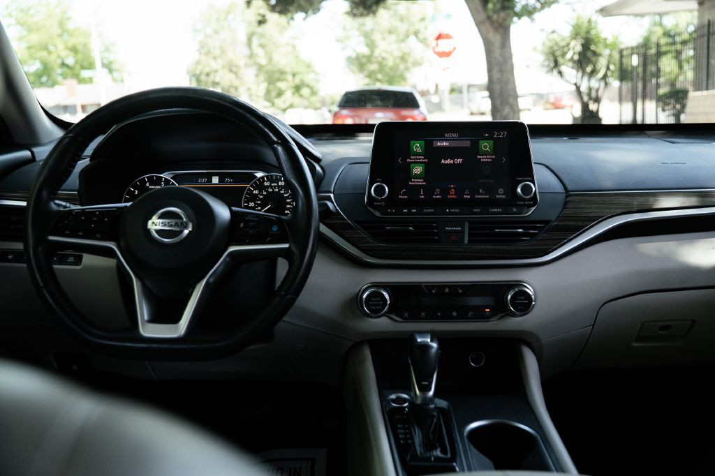 2019 Nissan Altima Image 24