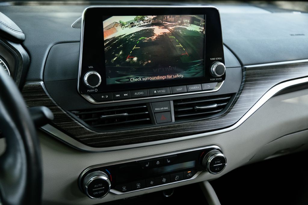 2019 Nissan Altima Image 42