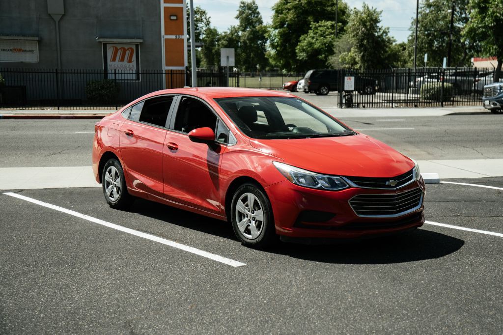 2018 Chevrolet Cruze Image 2