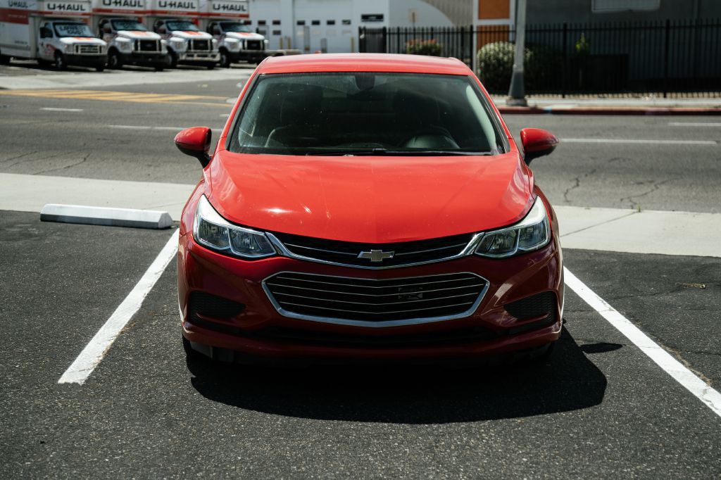 2018 Chevrolet Cruze Image 3