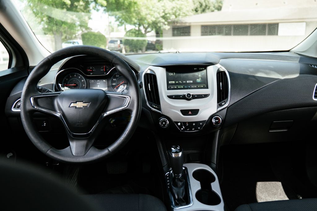 2018 Chevrolet Cruze Image 19