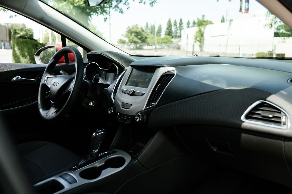 2018 Chevrolet Cruze Image 23