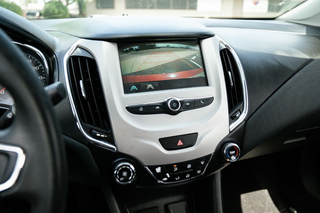 2018 Chevrolet Cruze Image 32