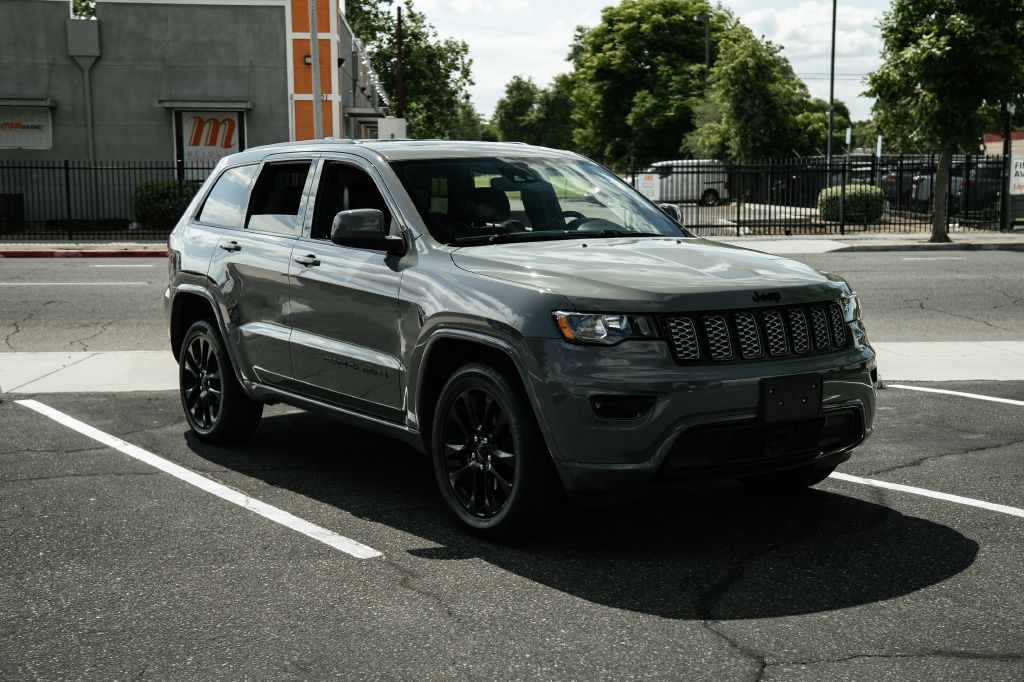 2020 Jeep Grand Cherokee Image 2