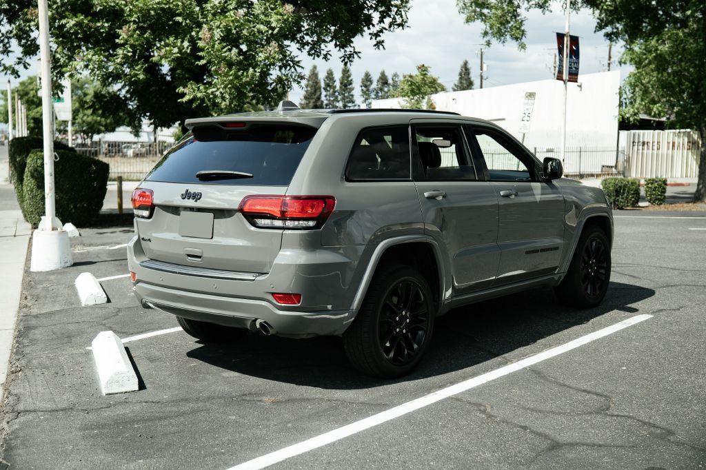 2020 Jeep Grand Cherokee Image 9