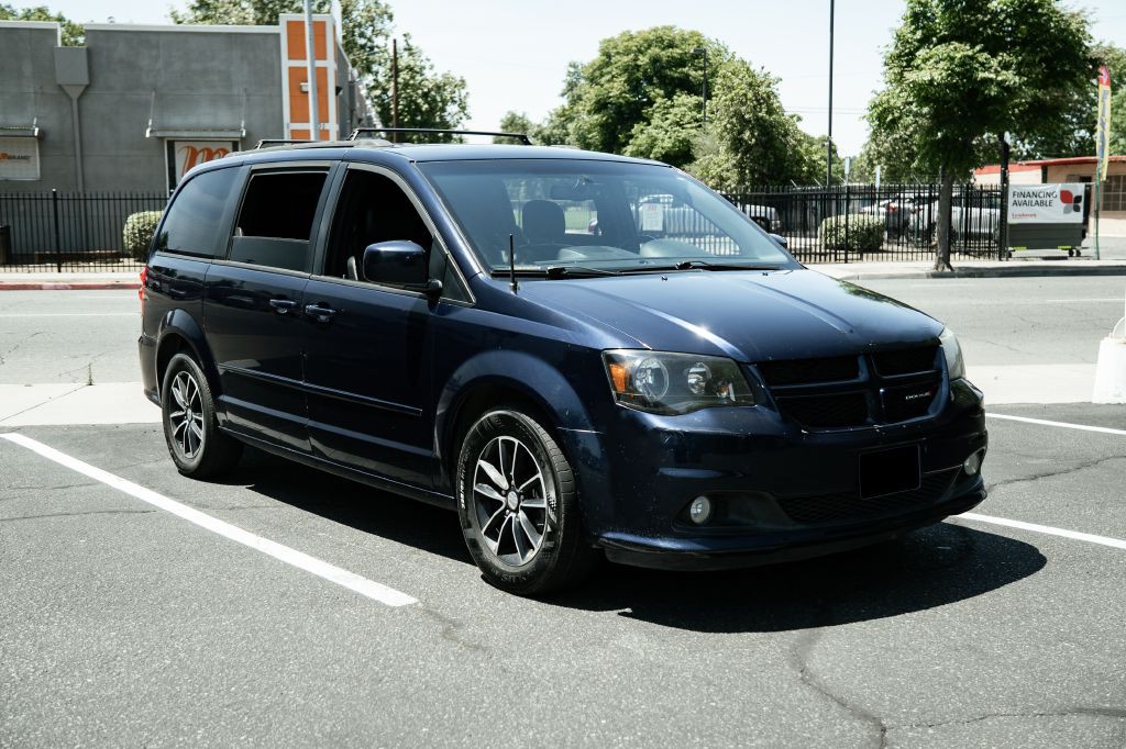 2017 Dodge Grand Caravan Image 2