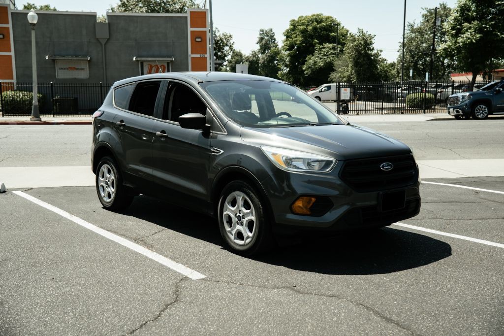 2017 Ford Escape Image 2