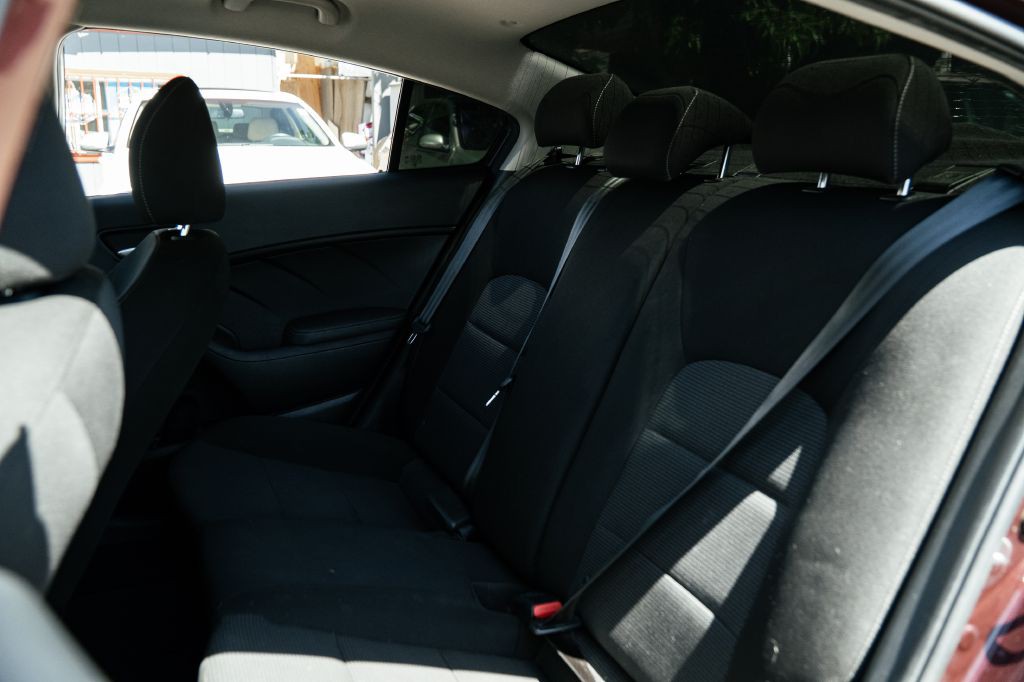 2018 Kia Forte Image 17
