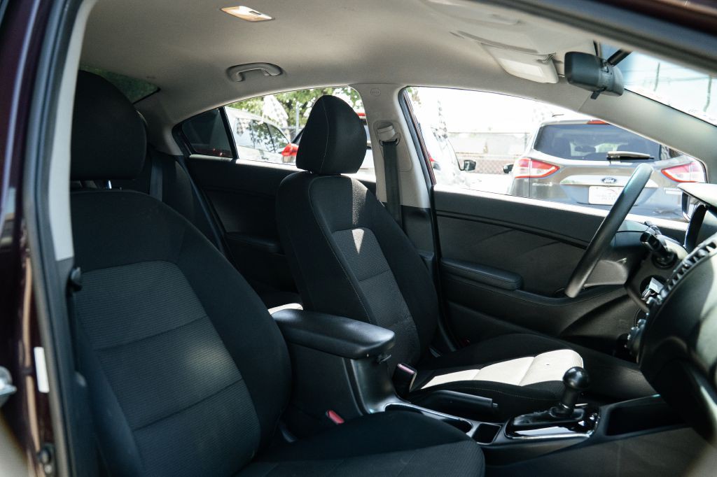2018 Kia Forte Image 23