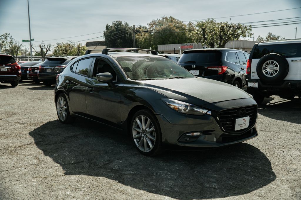 2017 Mazda Mazda3 Image 2