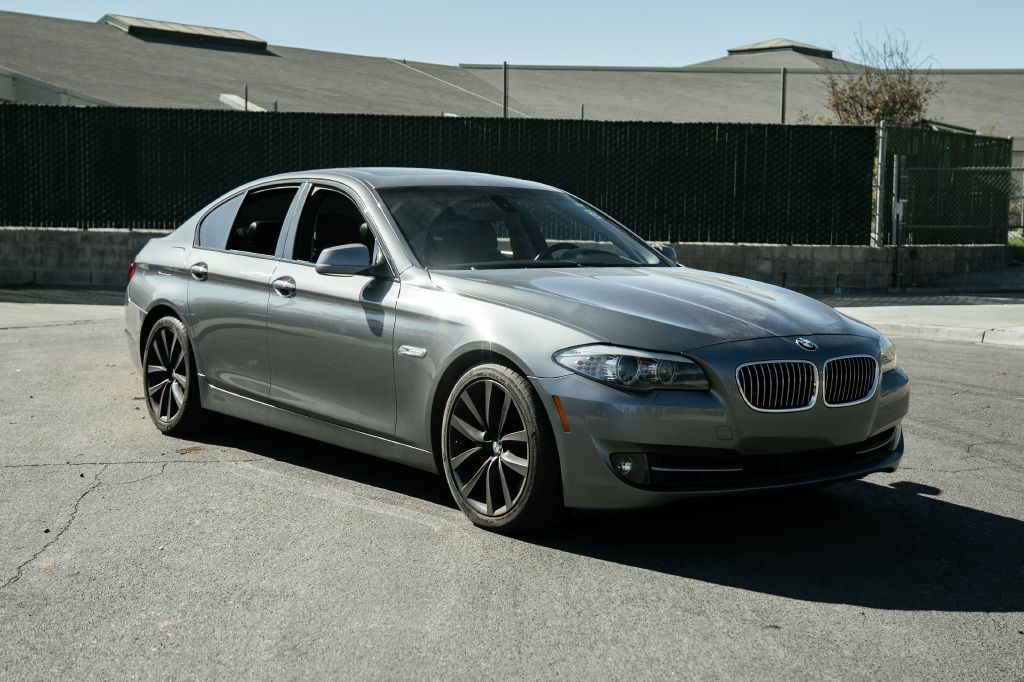 2011 BMW 5 Series Image 2