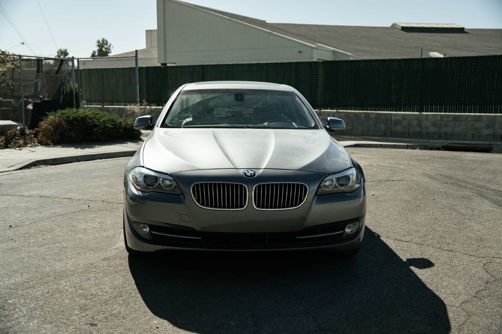 2011 BMW 5 Series Image 3