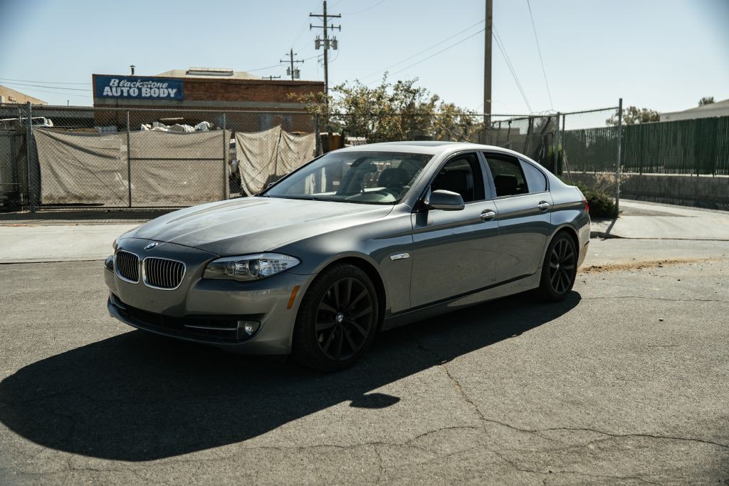 2011 BMW 5 Series Image 4