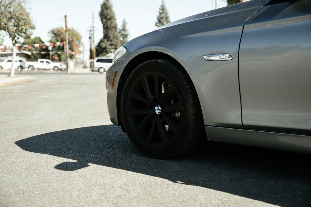 2011 BMW 5 Series Image 13