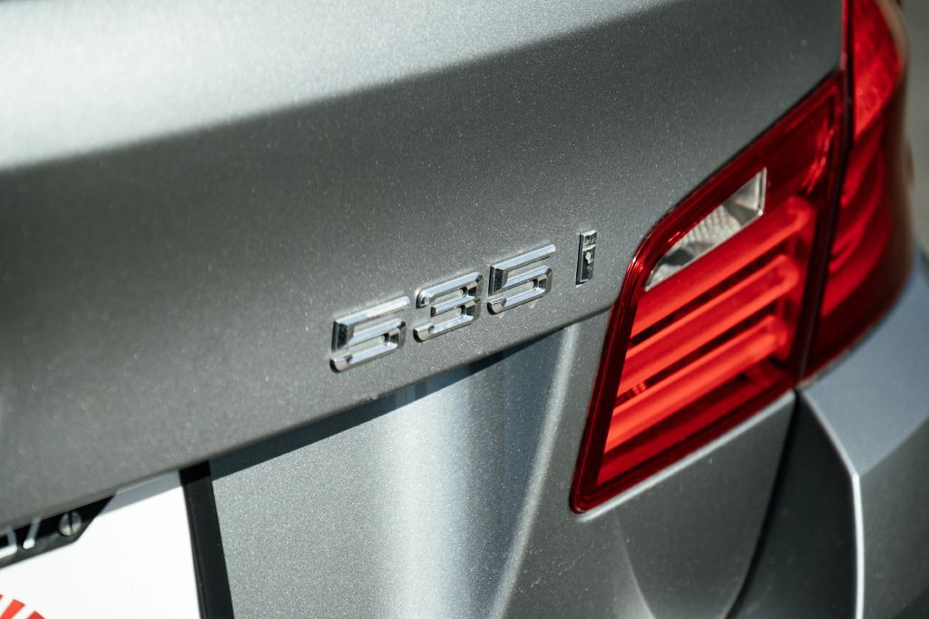 2011 BMW 5 Series Image 15