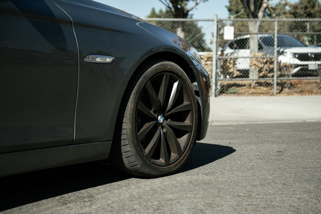 2011 BMW 5 Series Image 16