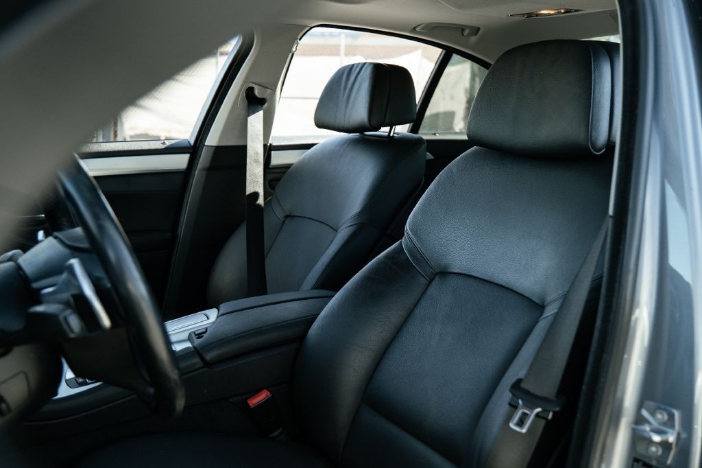 2011 BMW 5 Series Image 18