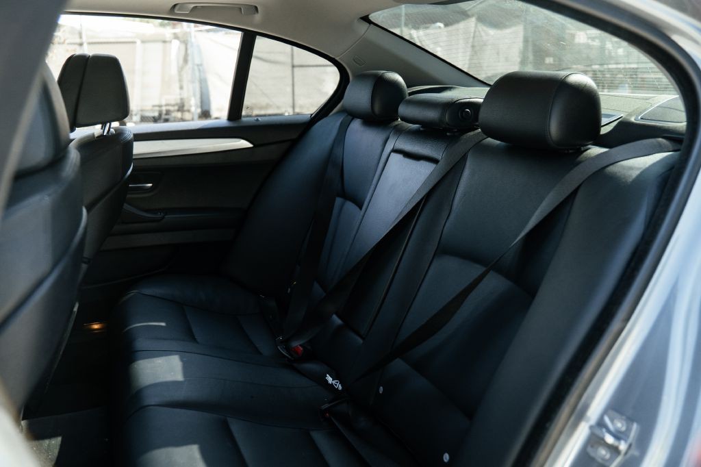 2011 BMW 5 Series Image 21