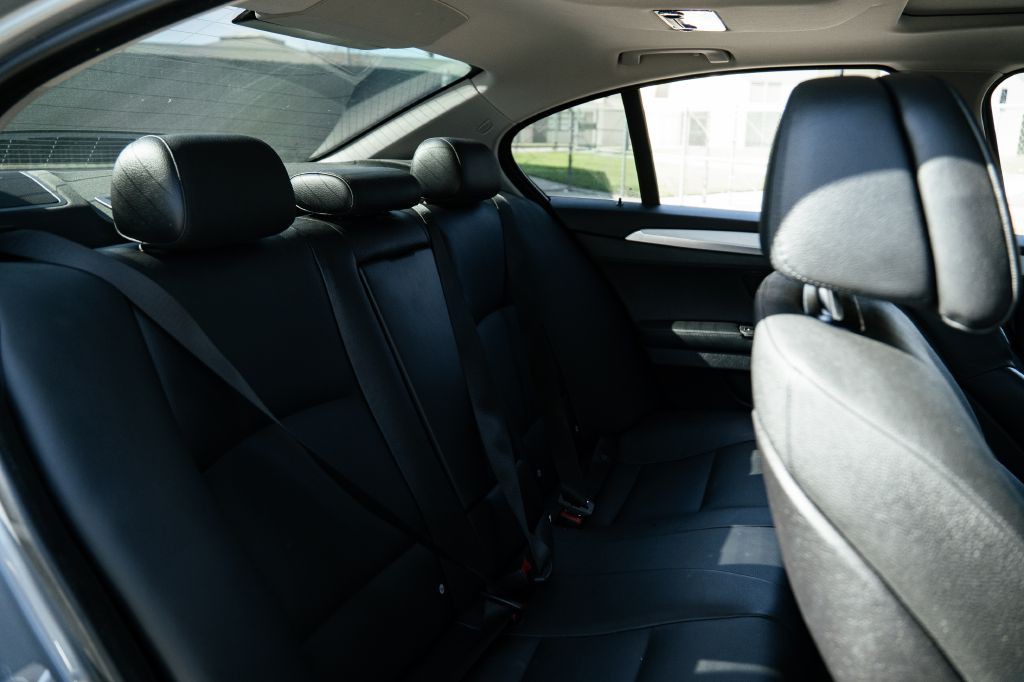 2011 BMW 5 Series Image 25