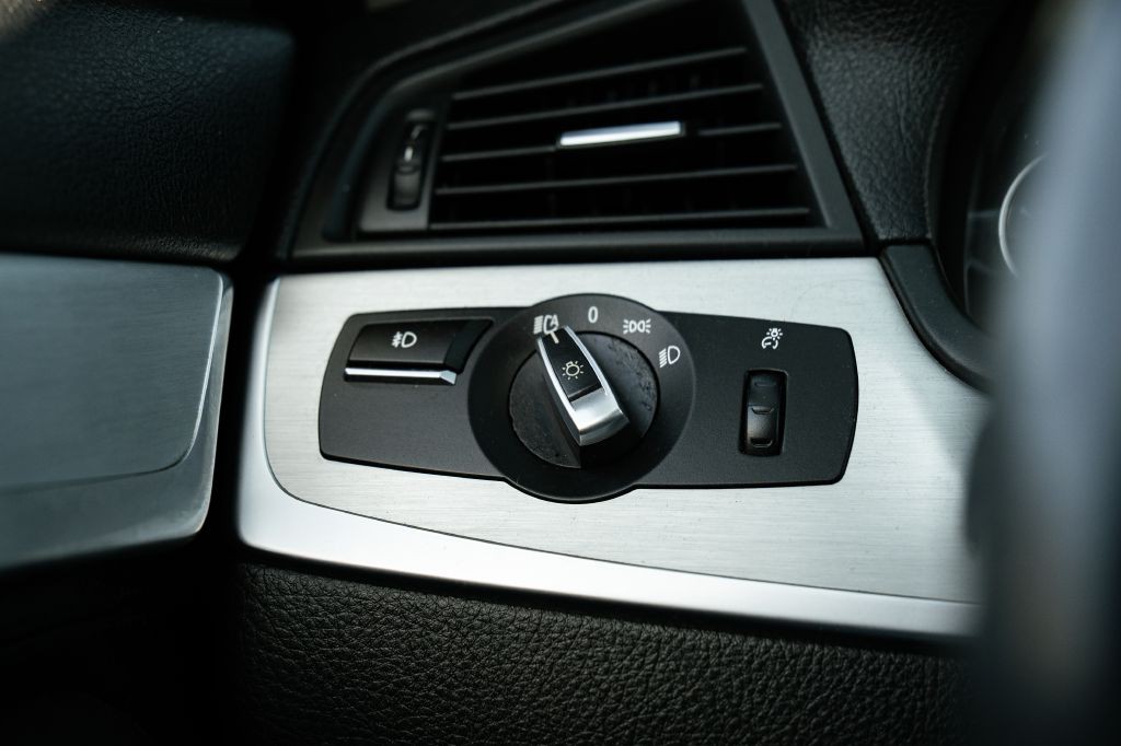 2011 BMW 5 Series Image 29