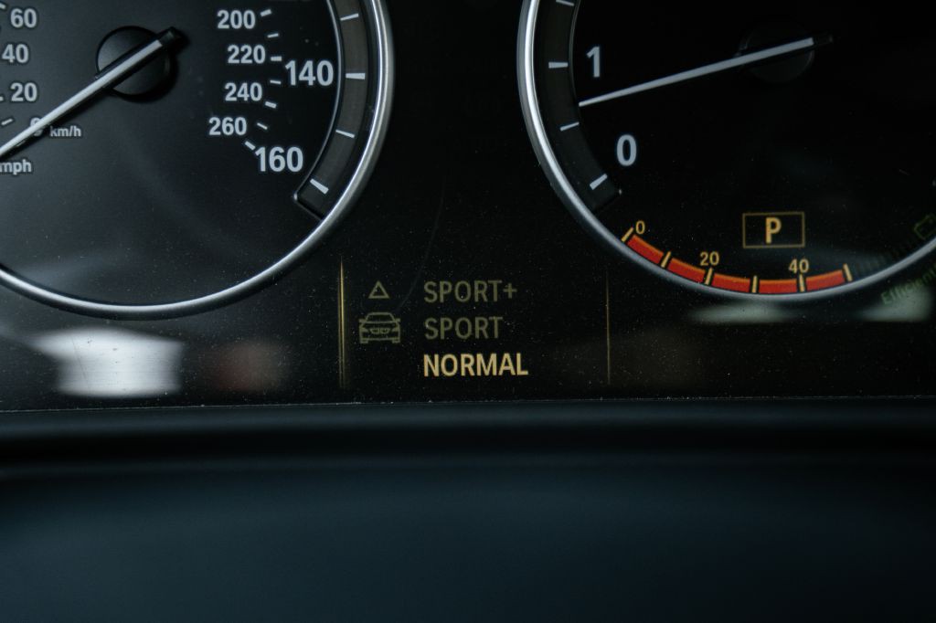 2011 BMW 5 Series Image 38