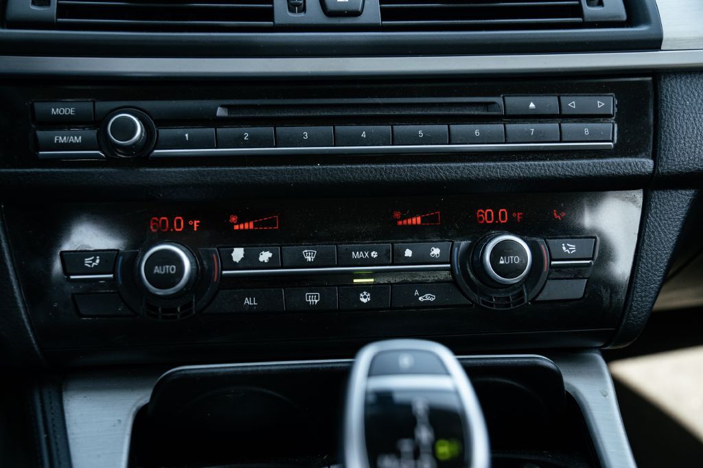 2011 BMW 5 Series Image 40