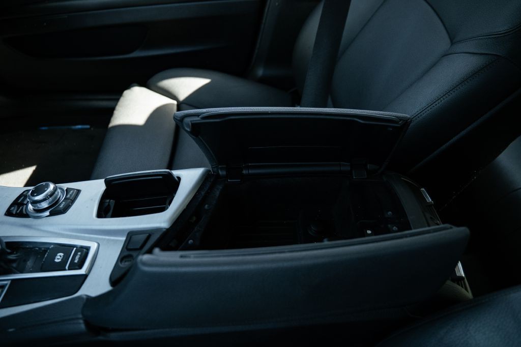 2011 BMW 5 Series Image 43