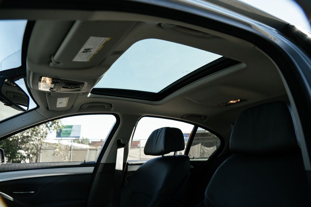 2011 BMW 5 Series Image 45