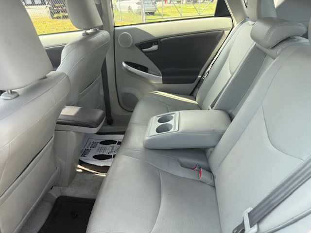 2010 Toyota Prius Image 11