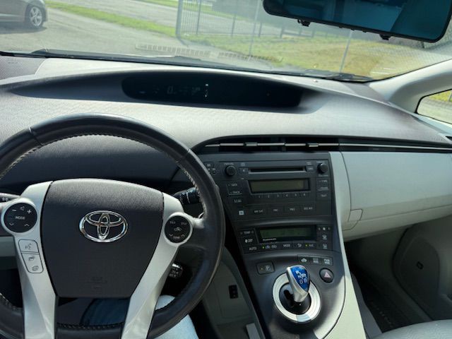 2010 Toyota Prius Image 14