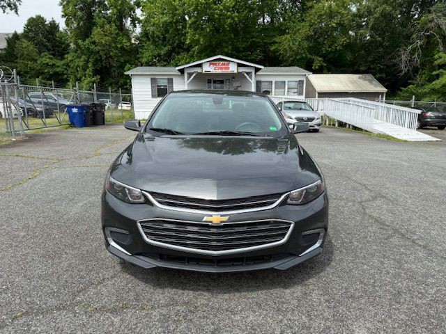 2018 Chevrolet Malibu Image 2