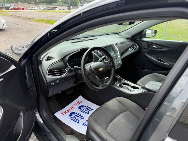 2018 Chevrolet Malibu Image 9