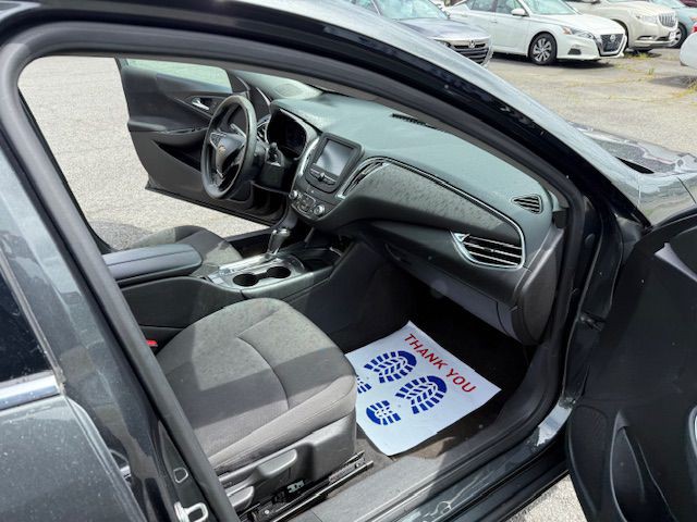 2018 Chevrolet Malibu Image 16