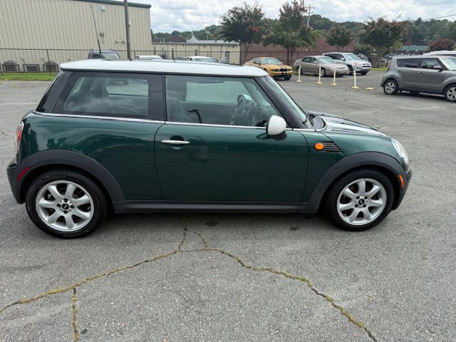 2009 MINI Cooper Image 6