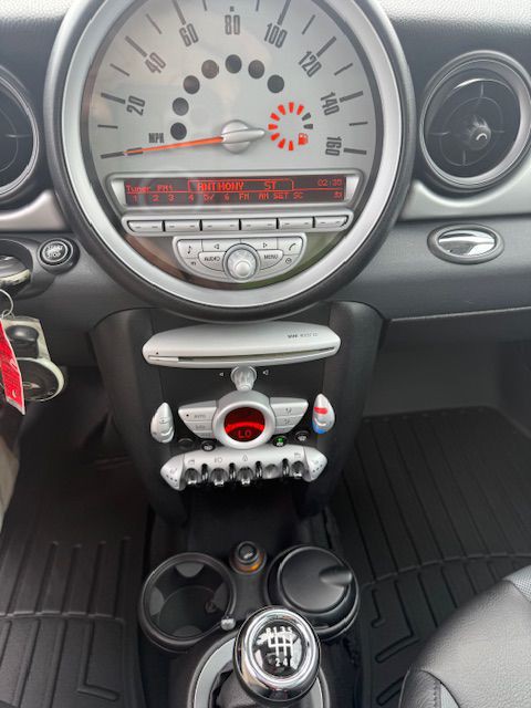 2009 MINI Cooper Image 13