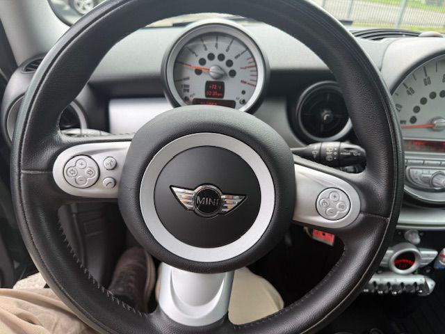 2009 MINI Cooper Image 14
