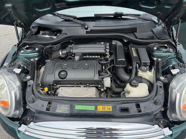 2009 MINI Cooper Image 18