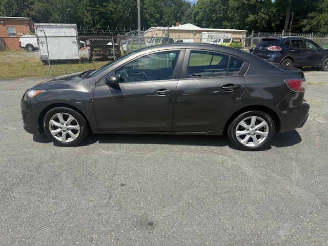 2010 Mazda Mazda3 Image 2