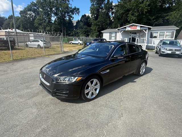 2018 Jaguar XE Image 1