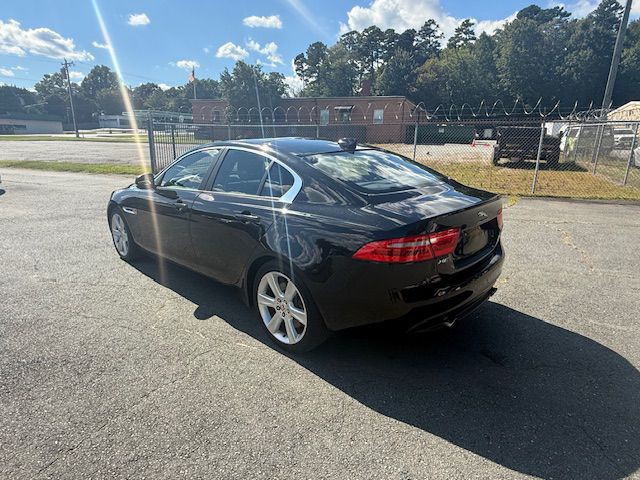 2018 Jaguar XE Image 3